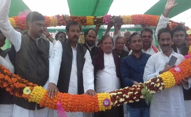 शरद ने केंद्र और राज्य सरकार को उखाड़ फेंकने का किया आह्वान