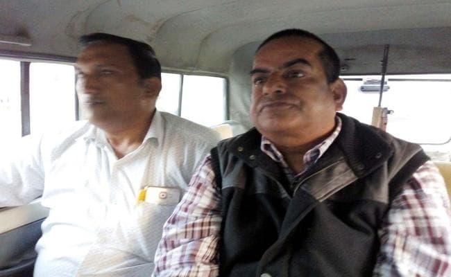 बिहार : निगरानी ने बेनीपुर के अनुमंडल कृषि पदाधिकारी को घूस लेते दबोचा