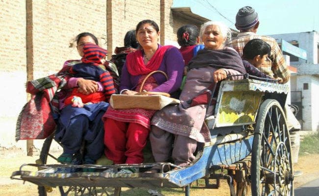 पाक गोलीबारी से जम्मू-कश्मीर के सरहदी गांव से हो रहा पलायन