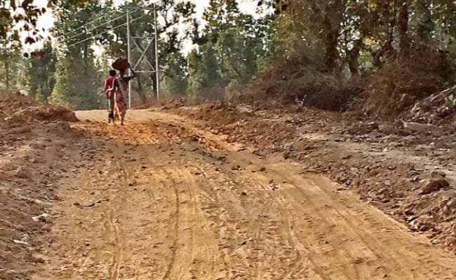 ग्राउंड रिपोर्ट : विकास से वंचित गांवों में हो रही पत्थलगड़ी, पर कहीं कोई बैरिकेडिंग नहीं