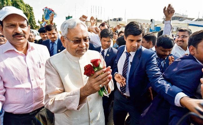 बिहार : जापान यात्रा से पटना लौटे सीएम एयरपोर्ट पर स्वागत