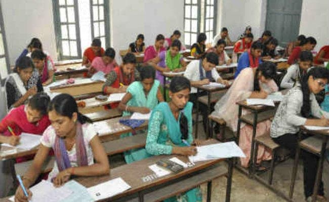 बिहार : कदाचार में 104 निष्कासित 21 फर्जी परीक्षार्थी गिरफ्तार