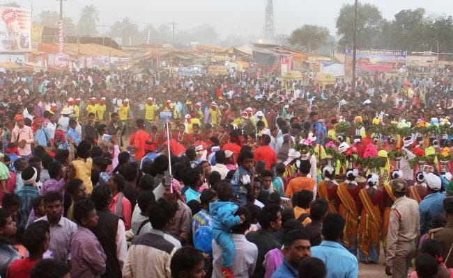 PICS+VIDEO : हिजला मेला में मांदर पर उपायुक्त की थाप, मुकुंद नायक के गीत-संगीत पर झूमे लोग