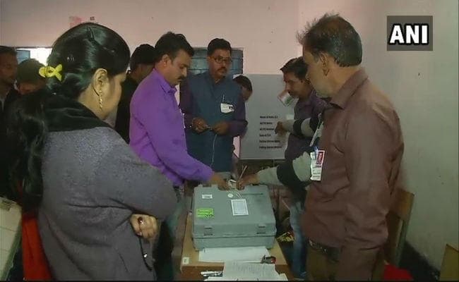 मध्य प्रदेश उपचुनाव : कोलारस और मुंगावली में मतदान जारी