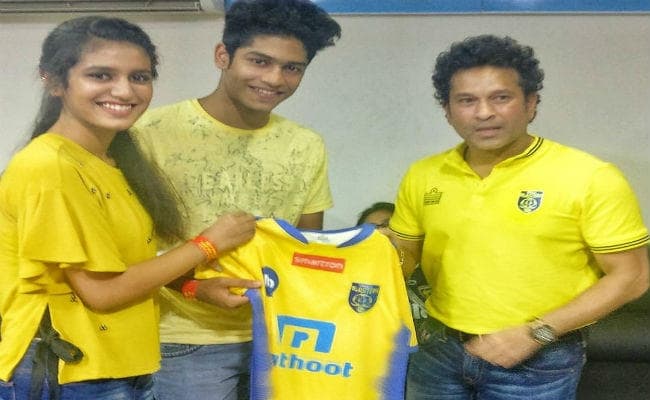 VIDEO : सचिन तेंदुलकर से मिली ''शरारती'' आंखों वाली प्रिया प्रकाश वारियर, तस्‍वीरें वायरल