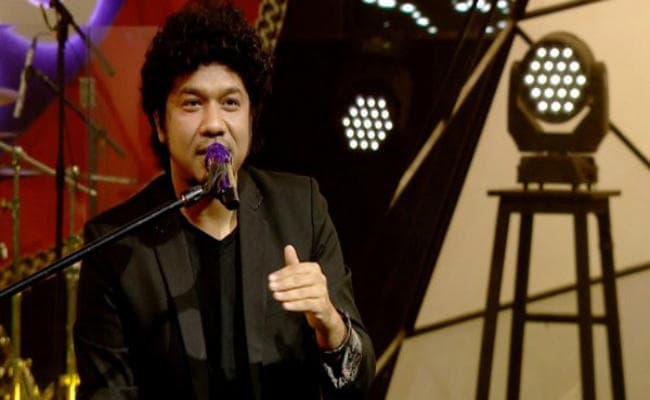 गायक पापोन ने बच्ची से किस के आरोपों के बीच टीवी शो छोड़ा, ट्विटर पर किया एलान