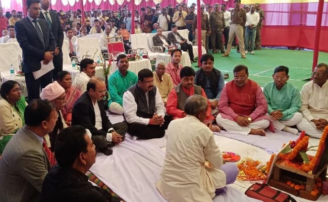 धर्मेंद्र ने गोमिया में रखी 1338 करोड़ की गैस परियोजना की आधारशिला