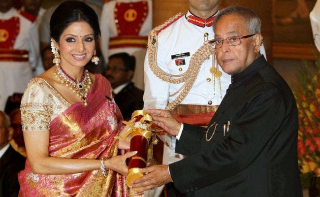 #Sridevi : बॉलीवुड के साथ पूरे देश में शोक की लहर, राष्‍ट्रपति - प्रधानमंत्री ने जताया दुख