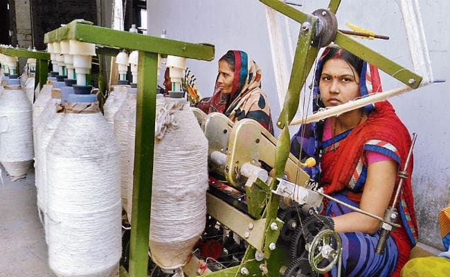 खादी ग्रामोद्योग अब बिहार के बाजार में लायेगा सरसों का तेल, युवाओं के अनुरूप तैयार करेगा वस्त्र