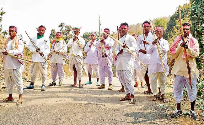 झारखंड : तीर-धनुष से लैस युवक कर रहे थे चौकसी, ग्राम सभा जिंदाबाद के लगे नारे