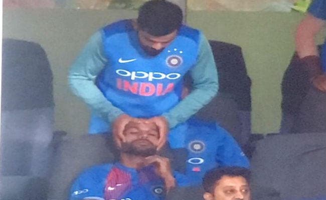 जब ''चीकू'' ने किया ''गब्‍बर'' का हेड मसाज तो, लोगों ने इस तरह लिये मजे, वीडियो वायरल