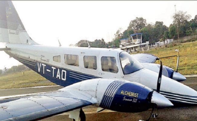 जमशेदपुर : लैंडिंग के वक्त विमान का टायर फटा, बाल-बाल बचे मालिक व पायलट