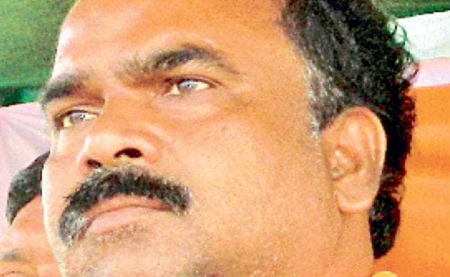 झारखंड : डीएलएओ से मारपीट में विधायक साधुचरण के खिलाफ वारंट, नहीं मिले विधायक, ठिकानों पर छापा जारी