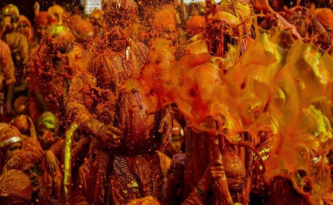 नवाबों के शहर लखनऊ में भी बदल गया है रंगों का त्यौहार, यहां ऐसे खेली जाती है होली