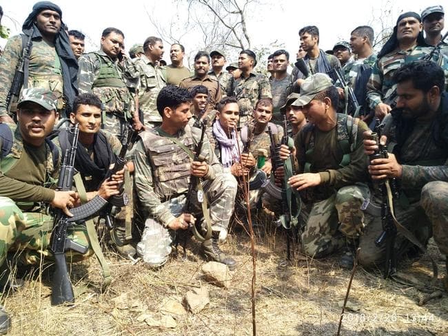 Jharkhand : पलामू से नाबालिग महिला नक्सली गिरफ्तार, 12 मुठभेड़ में 10 उग्रवादी ढेर