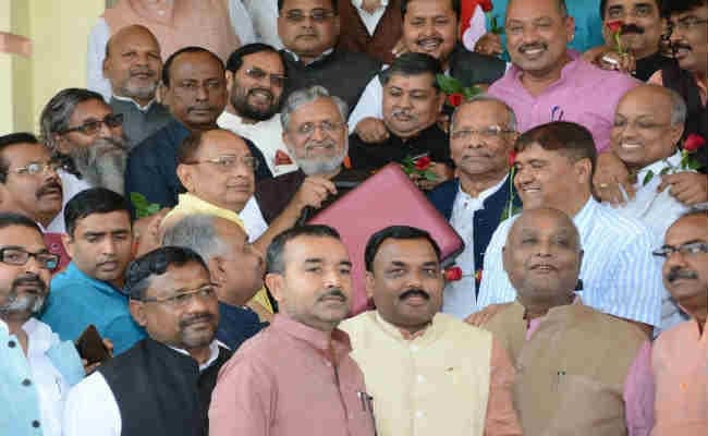 बिहार : 1 लाख 76 हजार करोड़ रुपये का बजट पेश, सुशील मोदी ने नीतीश के सामाजिक कार्य को गिनाया