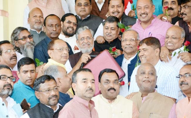 #Biharbudget2018 : विपक्ष के हंगामे के बीच बजट पेश, सबसे अधिक शिक्षा पर होंगे 32 हजार 125 करोड़ खर्च