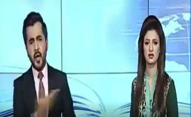 दो एंकर्स आये थे खबर देने, खुद बन गये न्यूज, पाकिस्तान में वायरल हुआ यह VIDEO