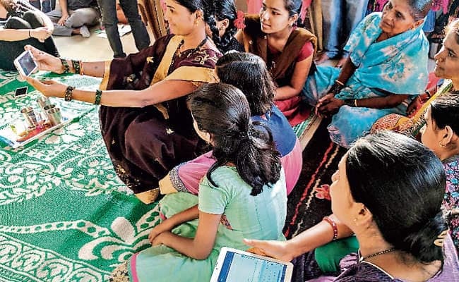 भारत में इंटरनेट इस्तेमाल में शहरों के मुकाबले पिछड़ रहे गांव