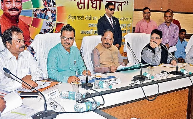 झारखंड : मुख्यमंत्री ने उपायुक्तों को दिया निर्देश, छोटे कामों के लिए पत्राचार में समय न बितायें