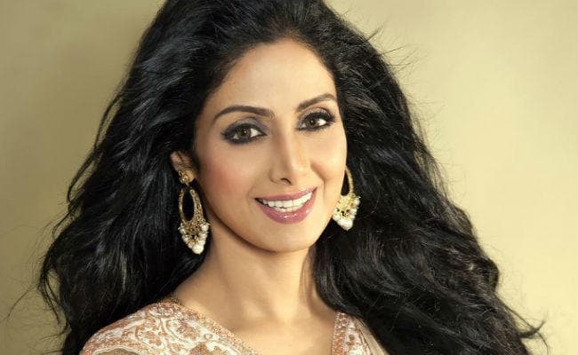 71 घंटे बाद श्रीदेवी का पार्थिव शरीर को लाया गया लोखंडवाला के ग्रीन एकर्स, आज अंतिम संस्कार