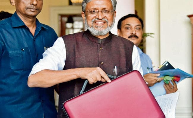 बिजली, सड़क और शिक्षा के लिए खोला खजाना, जानें बजट की बड़ी बातें