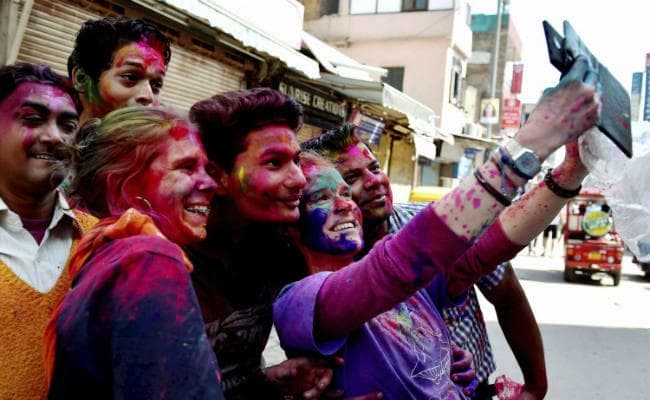 प्रभात खबर लाइव :  यादों में होली