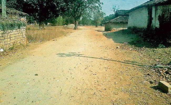 झारखंड : गुमला के खटगांव में सन्नाटा, ढाई महीने से भागे-भागे फिर रहे ग्रामीण