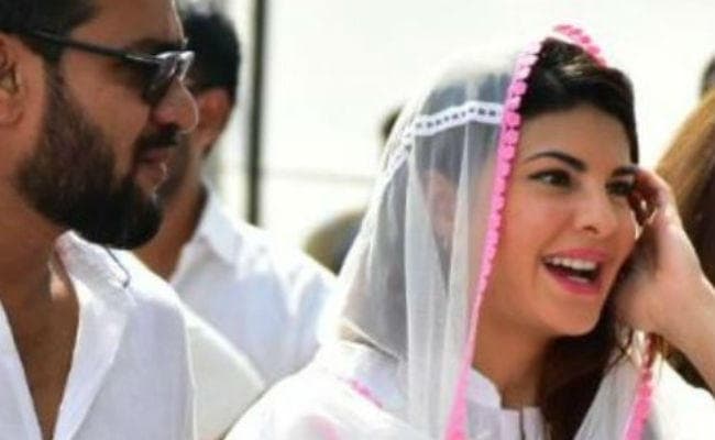 श्रीदेवी के अंतिम दर्शन में हंसना पड़ा जैकलीन को महंगा, हुईं ट्रोल