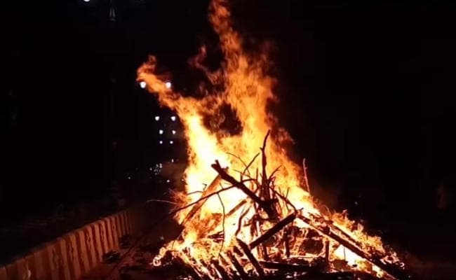 होलिका दहन के साथ शुरू हुआ होली का उत्सव, रांची प्रेस क्लब में बिखरे संस्कृति के तीन रंग, देखें VIDEO