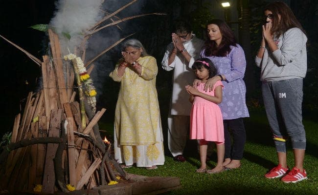 होली पर राजनीति से बॉलीवुड तक सभी दे रहे हैं शुभकामनाएं