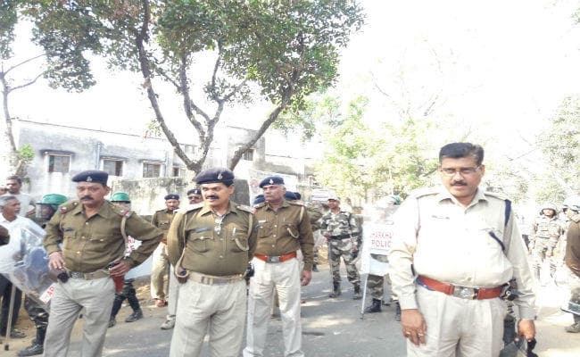 नारायणपुर में अहले सुबह थाना प्रभारी की गाड़ी से दो की मौत