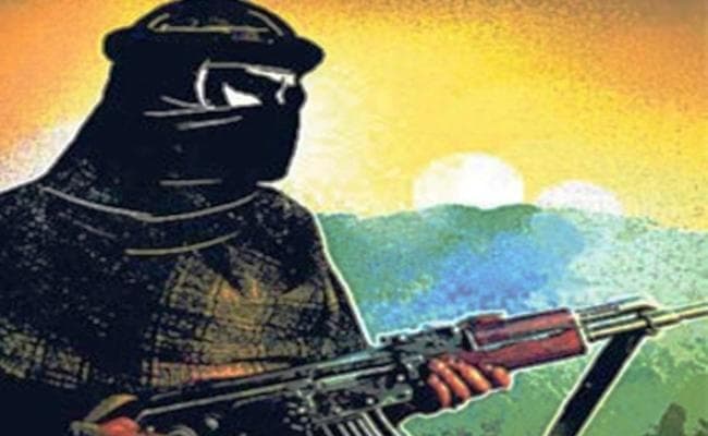 मां की अपील के बाद घर लौटा आतंकी, अबतक 12 आतंकी कर चुके हैं समर्पण