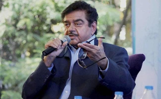 ''बिहारी बाबू'' को लंदन में मिला लाइफ टाइम अचीवमेंट अवार्ड