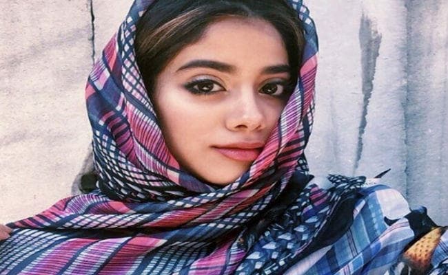 जाह्न्वी कपूर ने मां श्रीदेवी को लिखा भावुक पत्र- खालीपन तो है, पर मैं तुम्हें महसूस कर पा रही हूं...