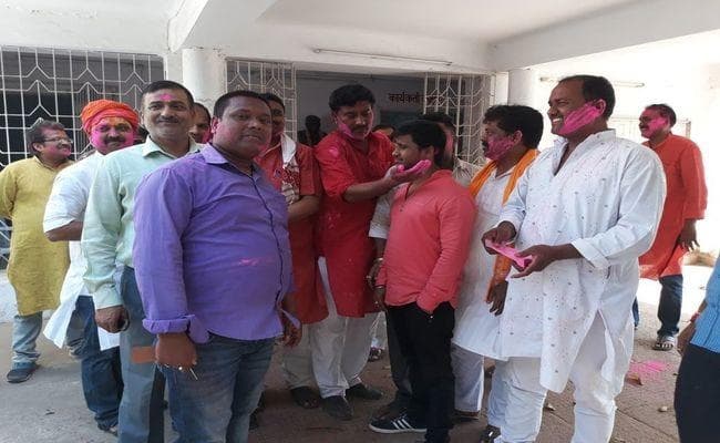 VIDEO : पूर्वोत्तर राज्यों में पार्टी की ऐतिहासिक जीत पर बिहार भाजपा कार्यालय में जश्न शुरू, गिरिराज ने कहा...