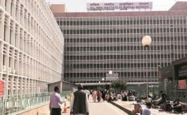 AIIMS : दूसरी मंजिल से गिरी फैकल्टी लिफ्ट, पांच घायल