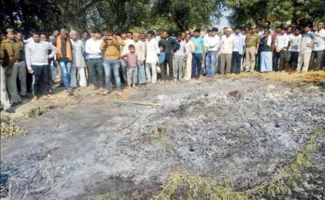 होलिका में लकड़ियों के बीच छिपकर बैठी महिला जिंदा जल गयी...! जानें पूरा मामला