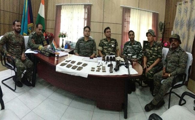 बड़े धमाके की तैयारी में थे नक्‍सली, पुलिस को मिली बड़ी सफलता, भारी मात्रा में आग्‍नेयास्‍त्र बरामद