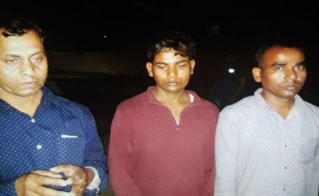 यूपी पुलिस का राजमहल में छापा, 2.6 किलो सोना के साथ तीन अभियुक्त गिरफ्तार