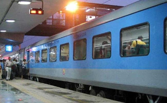 होली के बाद लौटने वाले यात्रियों की जंक्शन पर बढ़ी भीड़, स्लीपर डिब्बे का था जनरल जैसा हाल