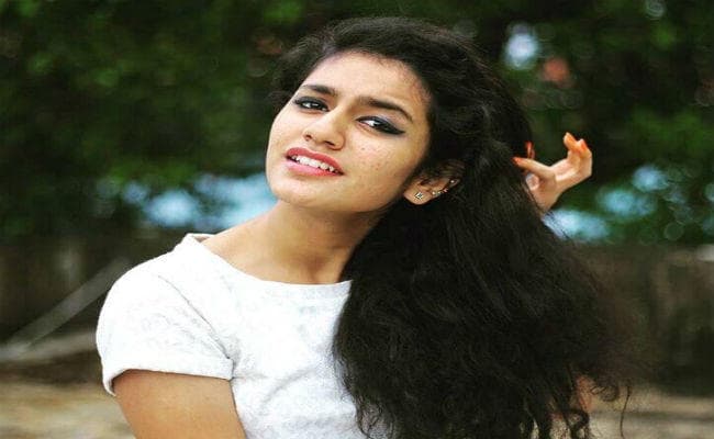 अब CPI के पोस्टर पर नजर आयीं ''नेशनल क्रश'' प्रिया प्रकाश