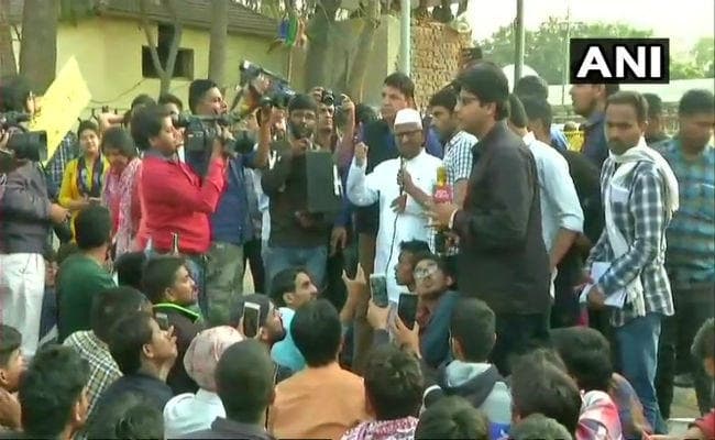 SSC पेपर लीक: भाजपा-कांग्रेस के बाद अब अन्ना भी आंदोलनकारी छात्रों के साथ