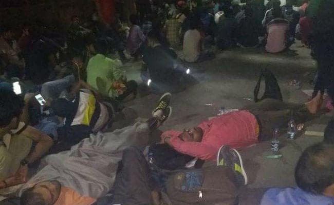 SSC पेपर लीक: आंदोलन कर रहे छात्रों को ऐसे किया जा रहा है परेशान, टॉयलेट में लटका ताला