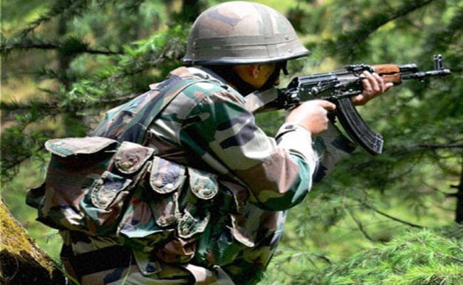 जम्मू कश्मीर : शोपियां में सेना कैंप के पास आतंकी हमला, मुठभेड़ में एक आतंकवादी ढेर