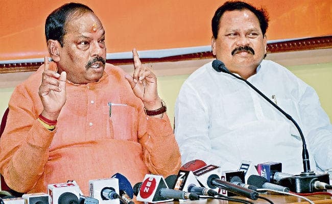 पत्थलगड़ी पर बोले रघुवर दास : चल रहा है अफीम का अवैध धंधा, राष्ट्रविरोधी ताकतें इन्हें दे रही संरक्षण