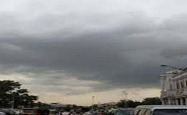 Bihar Weather Forecast : बिहार के कुछ स्थानों पर आज भी बारिश के आसार, तापमान में गिरावट से चलेगी ठंडी हवा