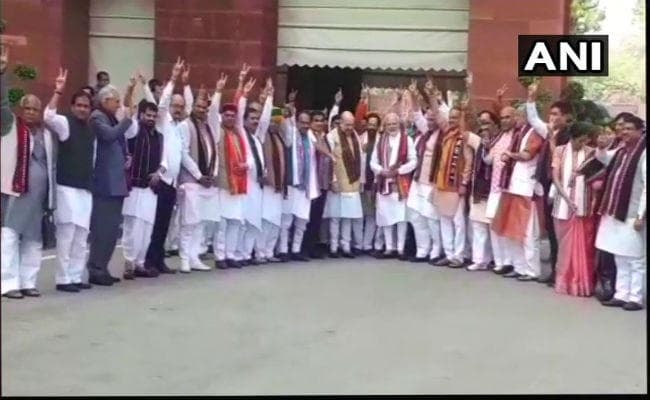 बजट सत्र: संसद परिसर में गूंजा- ‘जीत हमारी जारी है, अब कर्नाटक की बारी है''