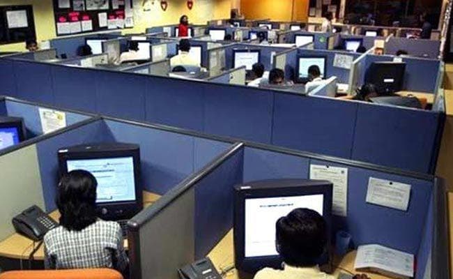 नये ऑर्डर में कमी से फरवरी में सेवा क्षेत्र में गिरावट, वृद्धि छह महीने के निचले स्तर पर