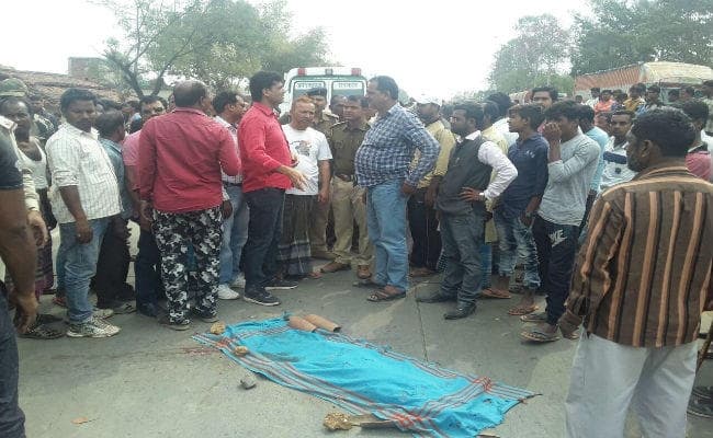 बरकट्ठा : सड़क दुर्घटना में बच्चे की मौत, लोगों ने जीटी रोड को किया जाम